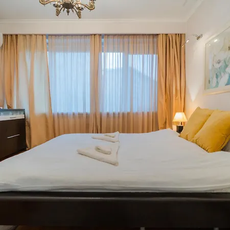 Classic Next To Victoriei Avenue Apartment *