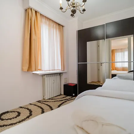 Classic Next To Victoriei Avenue Apartment Bucharest