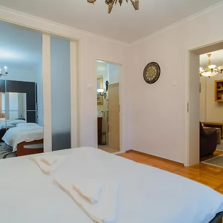 Classic Next To Victoriei Avenue * Bucarest