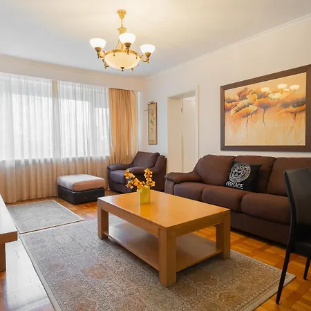 Classic Next To Victoriei Avenue Bükreş