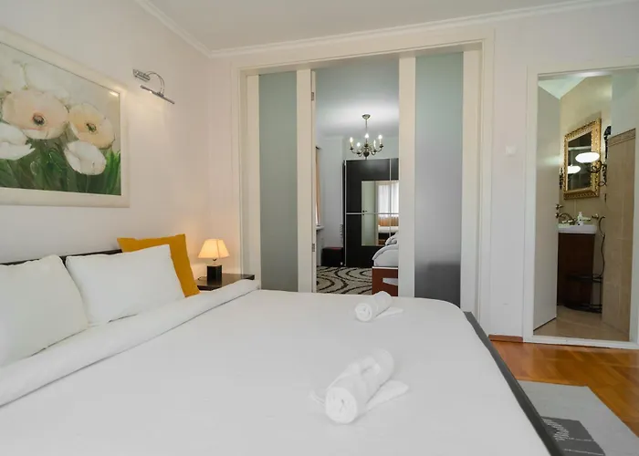 Classic Next To Victoriei Avenue Apartament