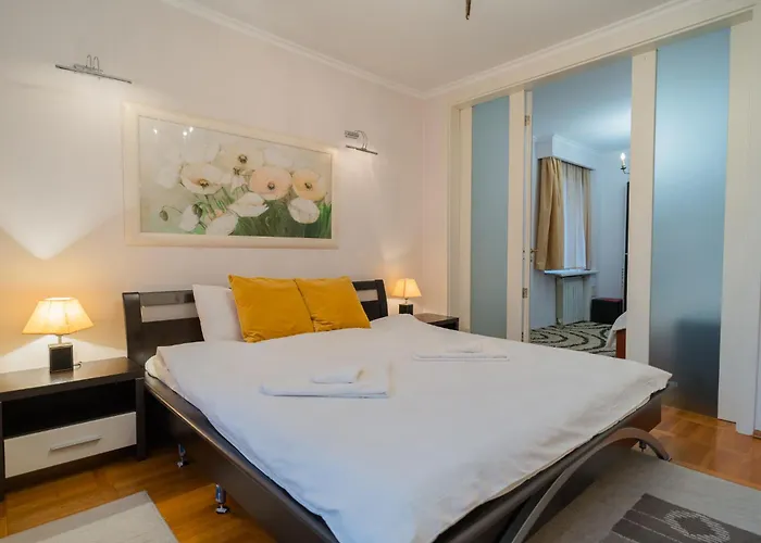 Apartament Classic Next To Victoriei Avenue *
