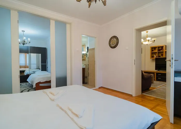 Classic Next To Victoriei Avenue * Bukarest