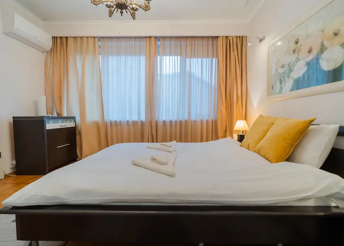 Classic Next To Victoriei Avenue Apartment *