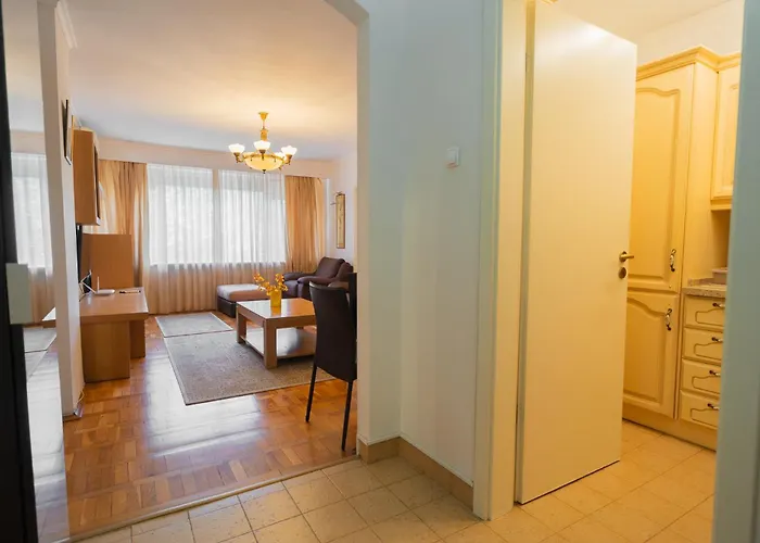 Classic Next To Victoriei Avenue * Bucharest