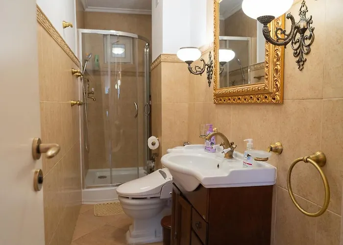 Classic Next To Victoriei Avenue Apartment