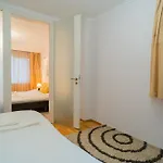Classic Next To Victoriei Avenue شقة بوخارست