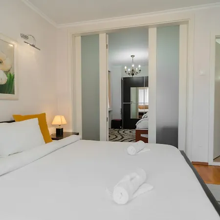 Classic Next To Victoriei Avenue Apartament