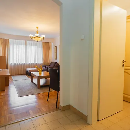 Classic Next To Victoriei Avenue * Bukareszt