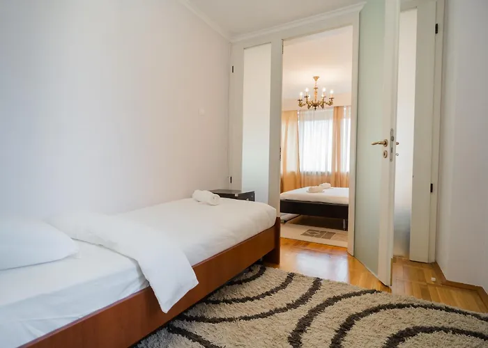 Classic Next To Victoriei Avenue *